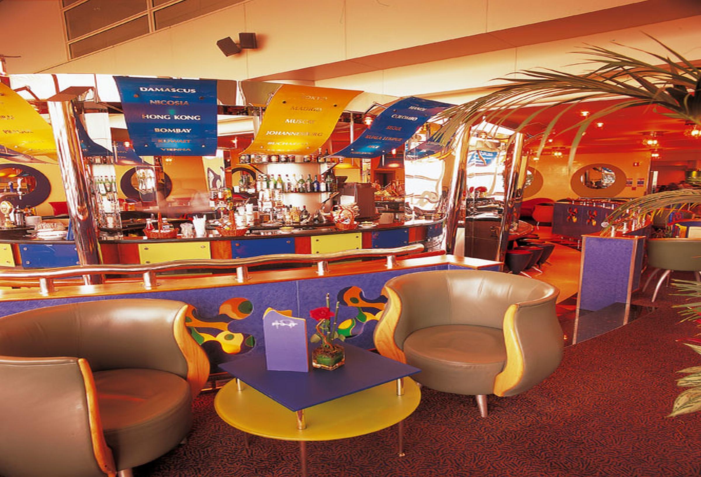 Dubai International Terminal Hotel Exterior foto The interior of a typical Pizza Hut
